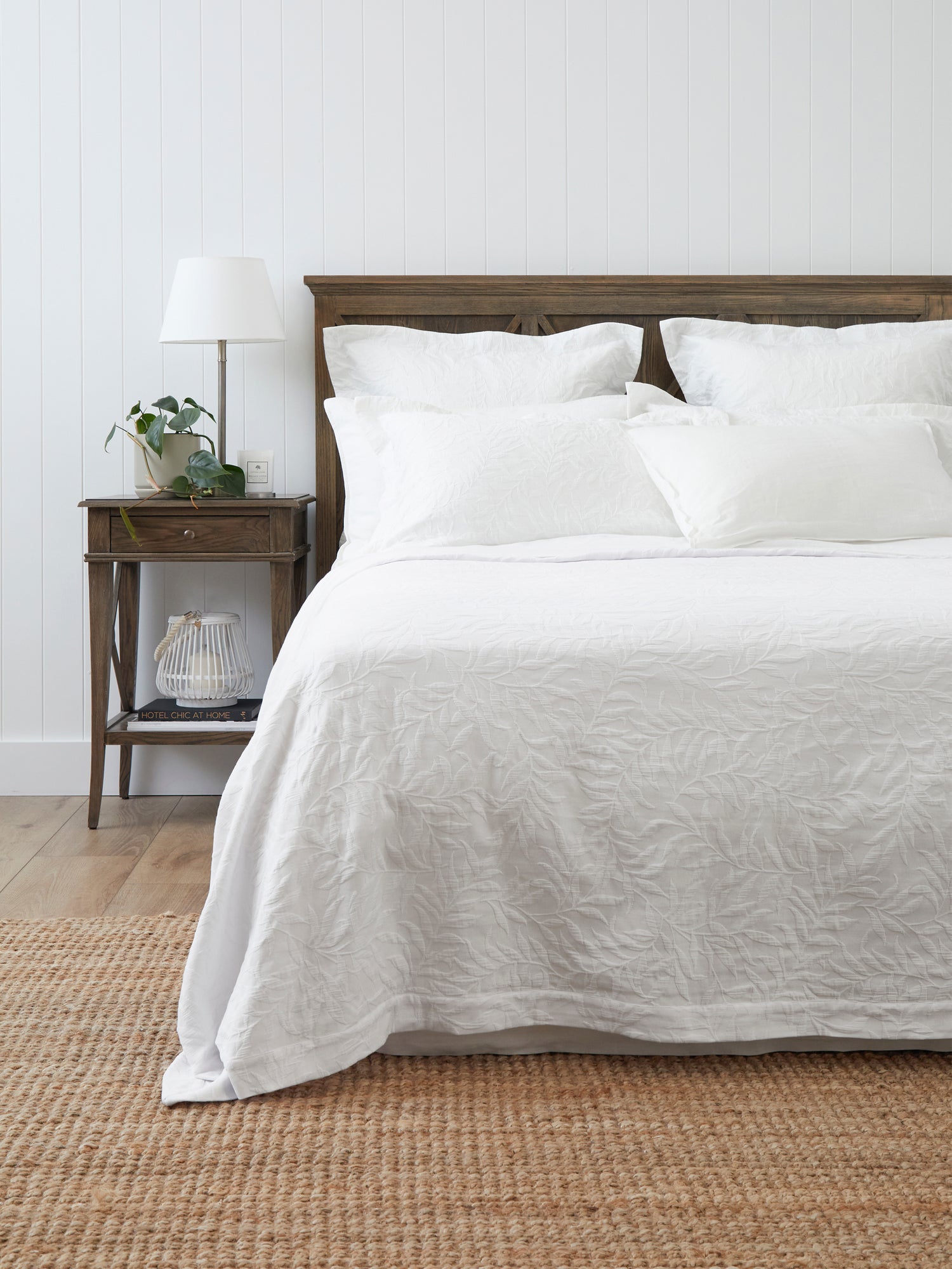 https://www.wallacecotton.com/content/products/laurel-bed-cover-white-1-9191.jpg?width=1500