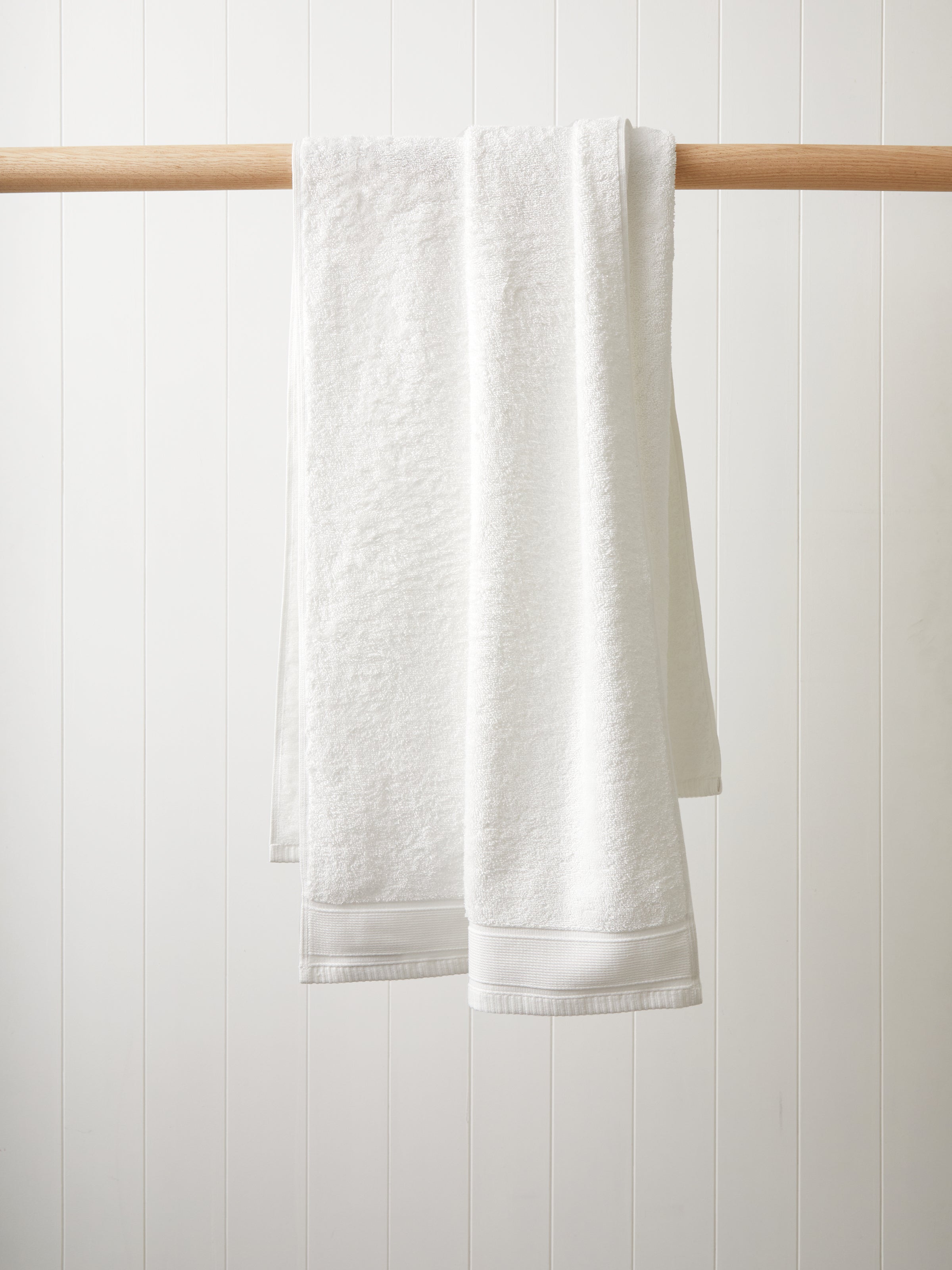 Oasis Bath Towel in White Wallace Cotton US