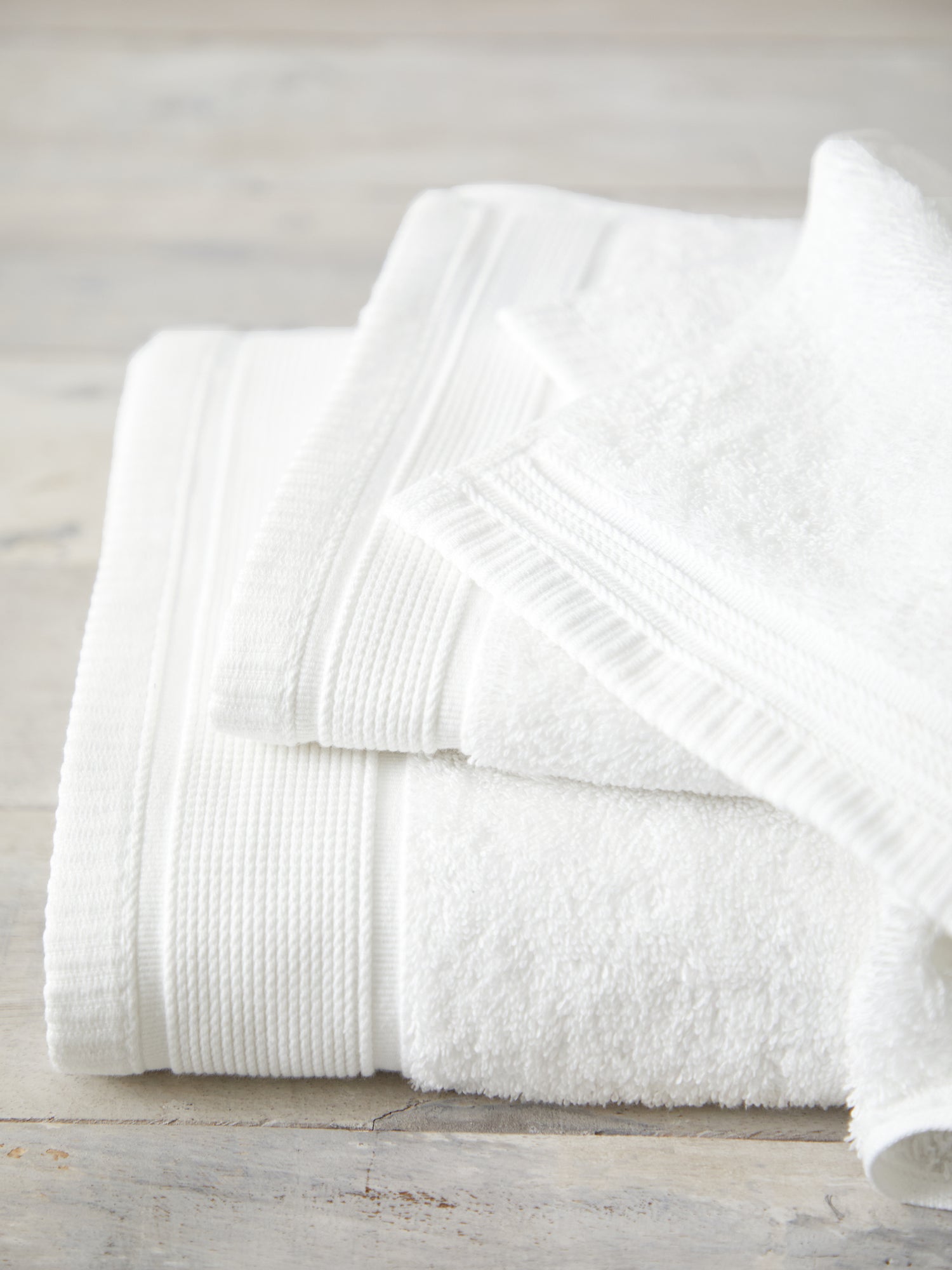 Oasis Bath Towel in White