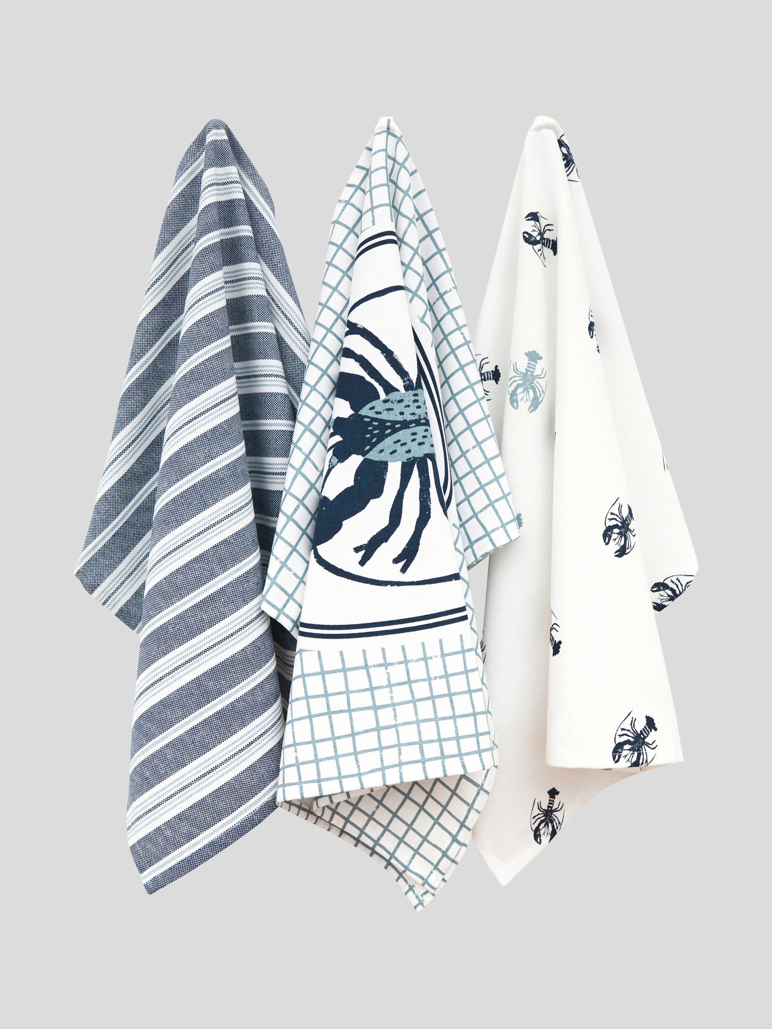 https://www.wallacecotton.com/content/products/rock-lobster-tea-towel-set-of-3-blue-1-9701.jpg?width=1500